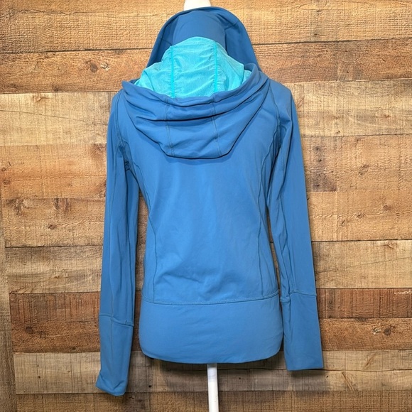 Lululemon In Stride Hooded Jacket sz 6(?) Lt Blue/Aqua Big Collar Active Running - Picture 7 of 10